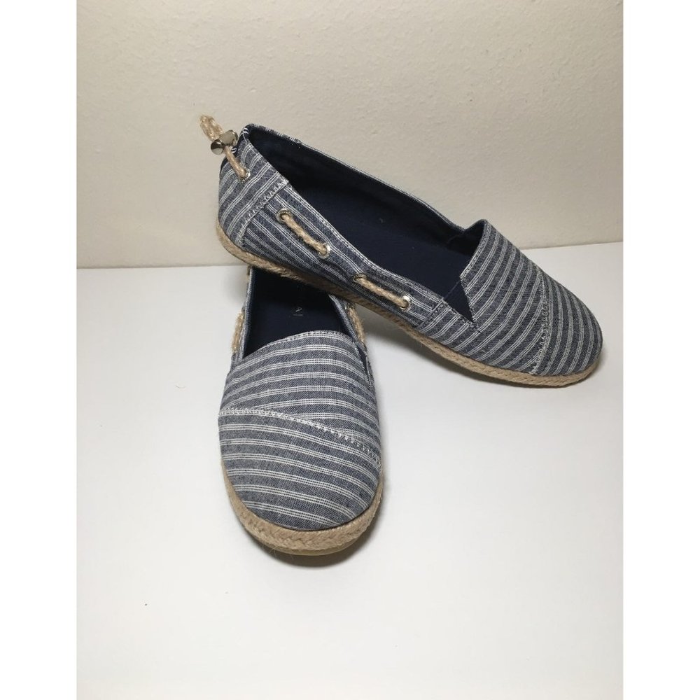 Nautica Womens Slip On Shoe Navy & White Stripe.  EUC